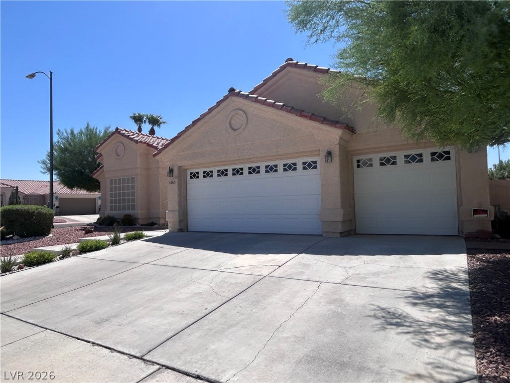 4805 Crimson Glory Ln, Las Vegas, NV 89130 photo
