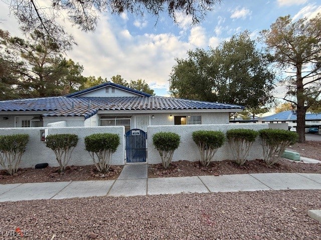 2121 Chertsey Dr, Las Vegas, NV 89108