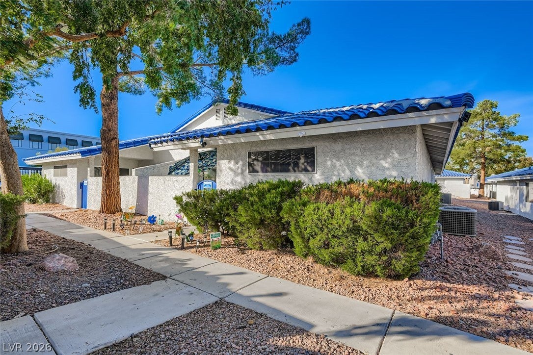 2132 Bavington Dr, Las Vegas, NV 89108