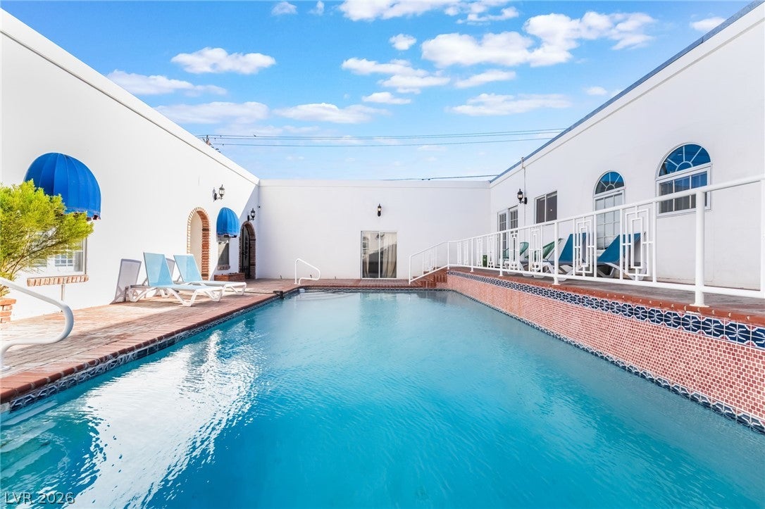 909 Cashman Dr, Las Vegas, NV 89107 photo