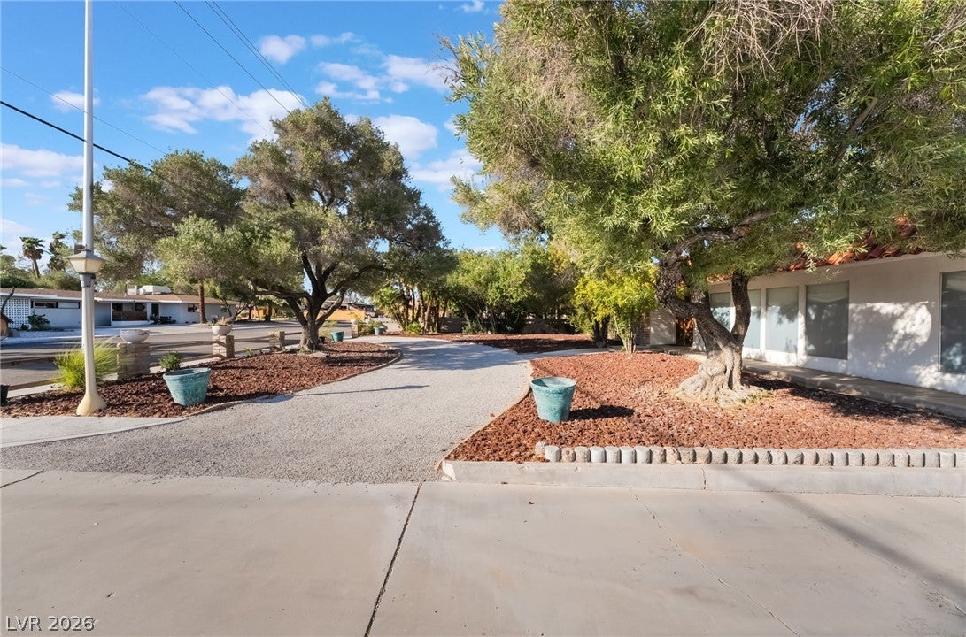 909 Cashman Dr, Las Vegas, NV 89107 photo