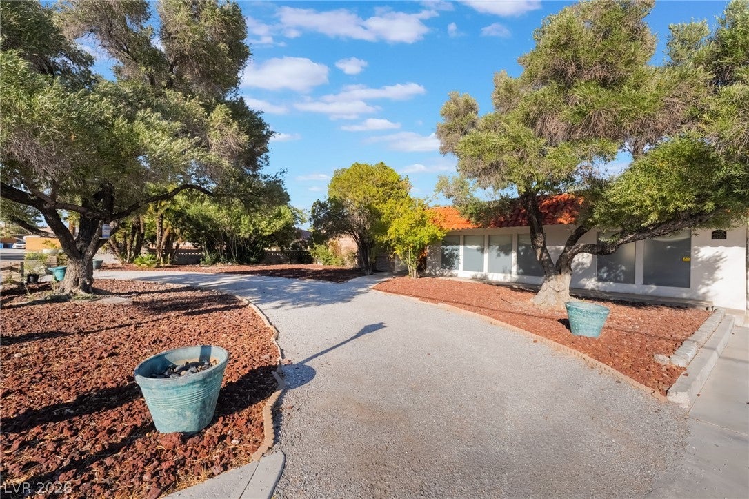 909 Cashman Dr, Las Vegas, NV 89107
