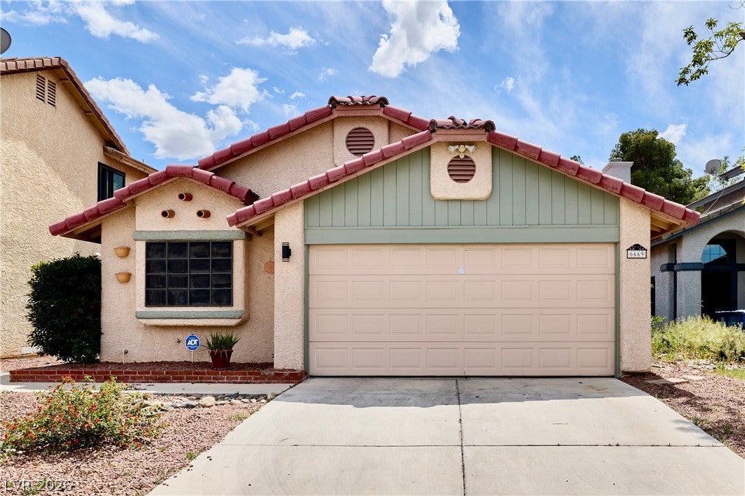 6669 Pleasant Plains Way, Las Vegas, NV 89108 photo