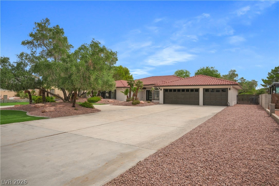 3150 S Tenaya Way, Las Vegas, NV 89117 photo