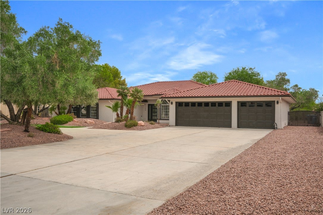 3150 S Tenaya Way, Las Vegas, NV 89117 photo