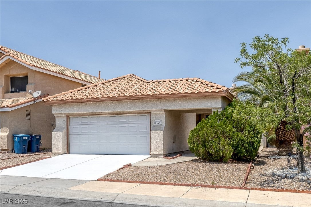 6520 Lombard Dr, Las Vegas, NV 89108 photo