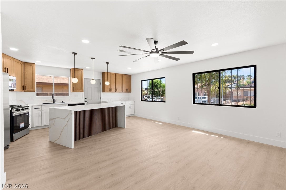 4736 Newton Dr, Las Vegas, NV 89121 photo