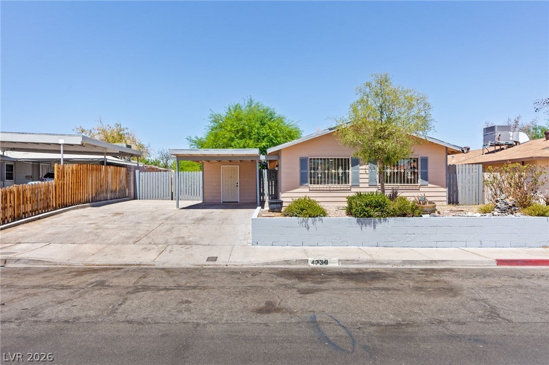 4736 Newton Dr, Las Vegas, NV 89121 photo