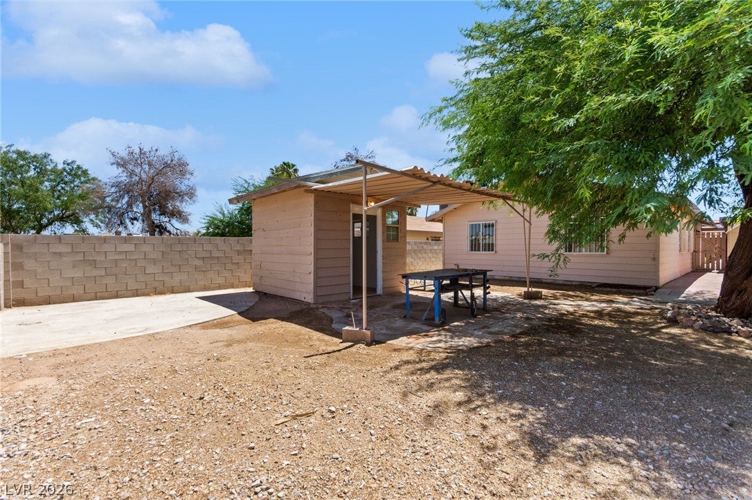 4736 Newton Dr, Las Vegas, NV 89121 photo
