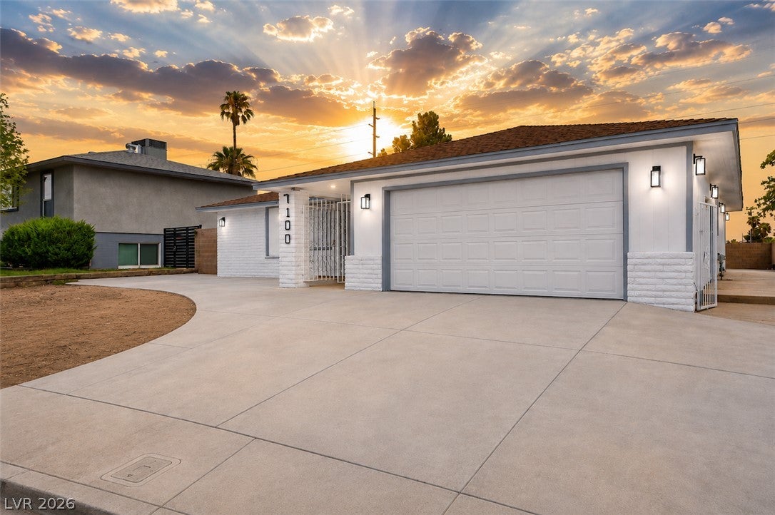 7100 Raincloud Dr, Las Vegas, NV 89145 photo