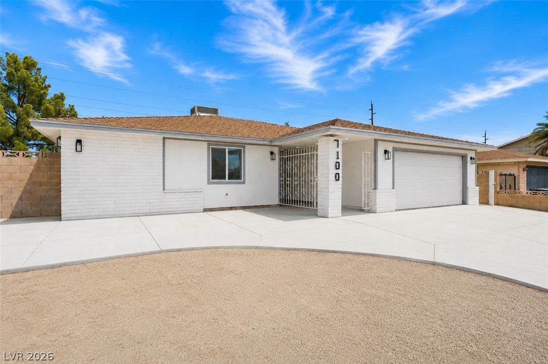 7100 Raincloud Dr, Las Vegas, NV 89145 photo