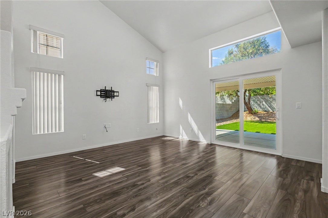 8216 Hollister Ave, Las Vegas, NV 89131 photo