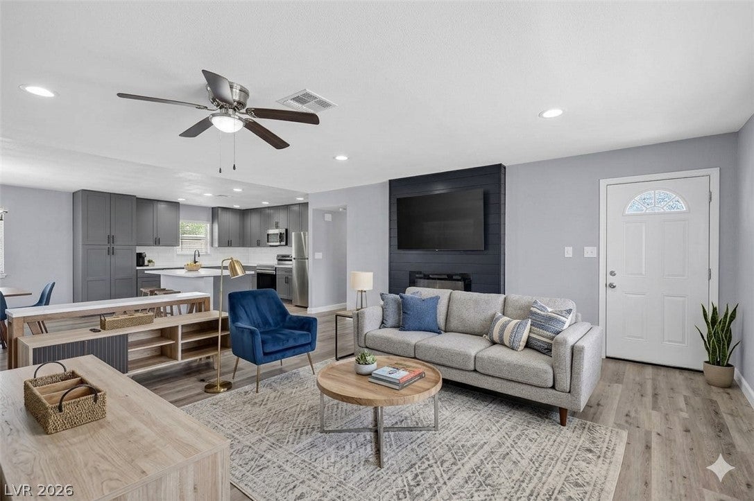 3210 Bluebird St, Las Vegas, NV 89121