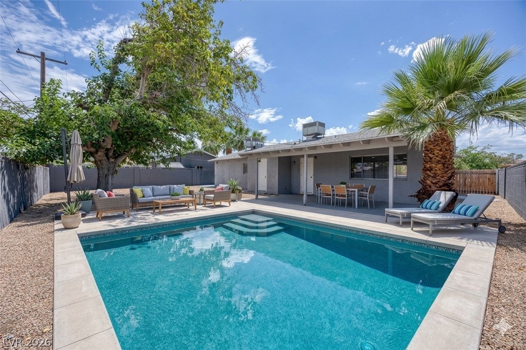 3210 Bluebird St, Las Vegas, NV 89121 photo