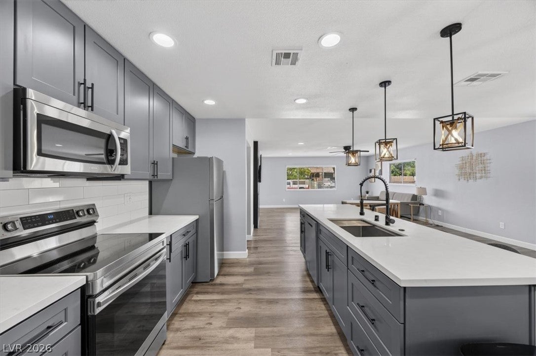 3210 Bluebird St, Las Vegas, NV 89121 photo