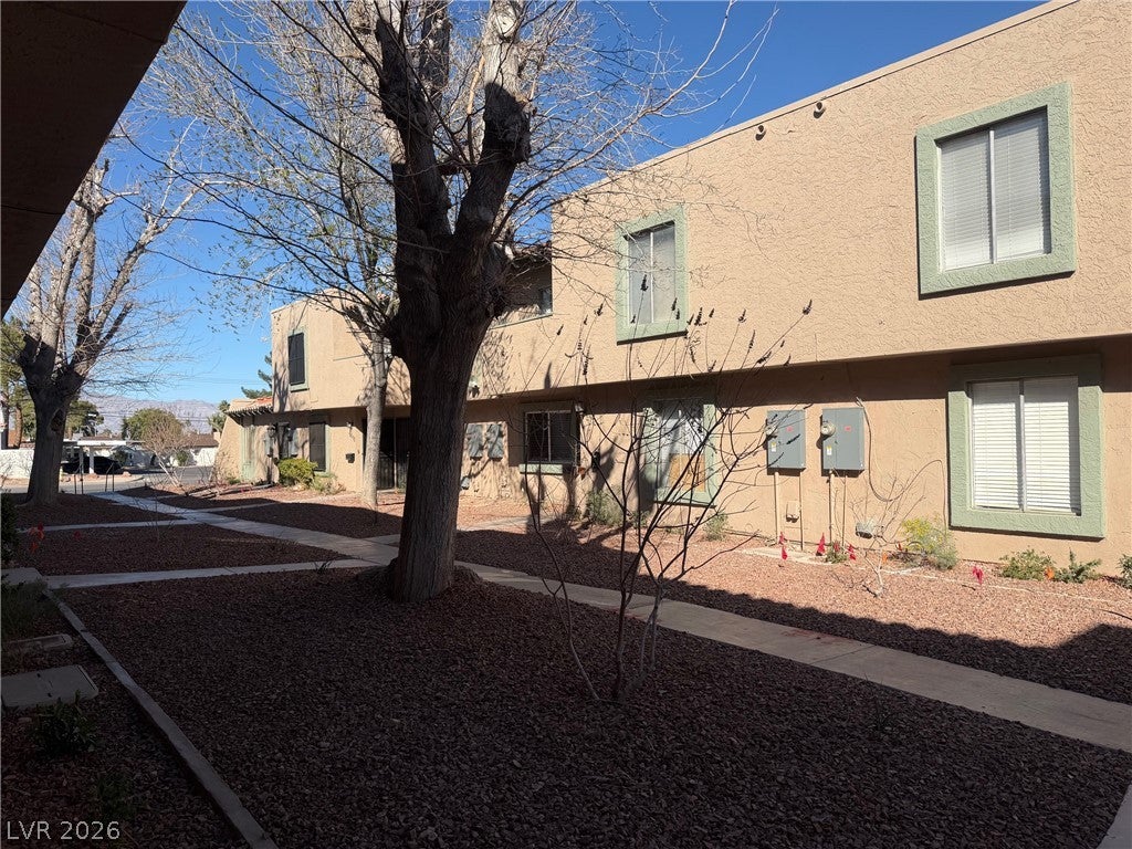 6033 Vegas Dr, Las Vegas, NV 89108