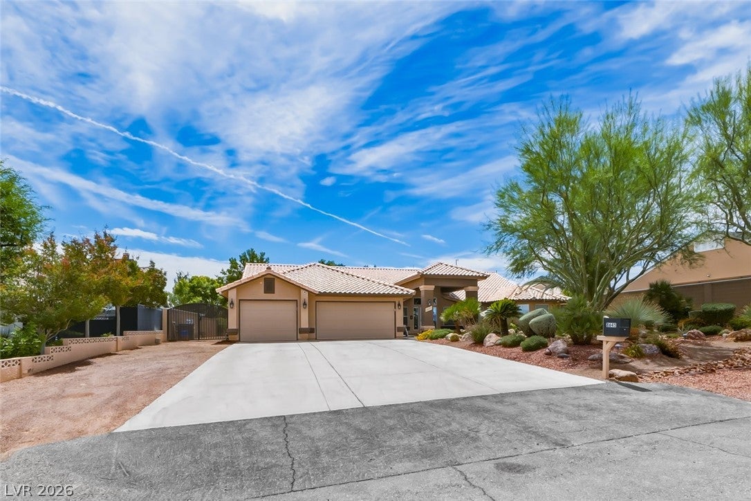 8645 Bright Angel Way, Las Vegas, NV 89149 photo