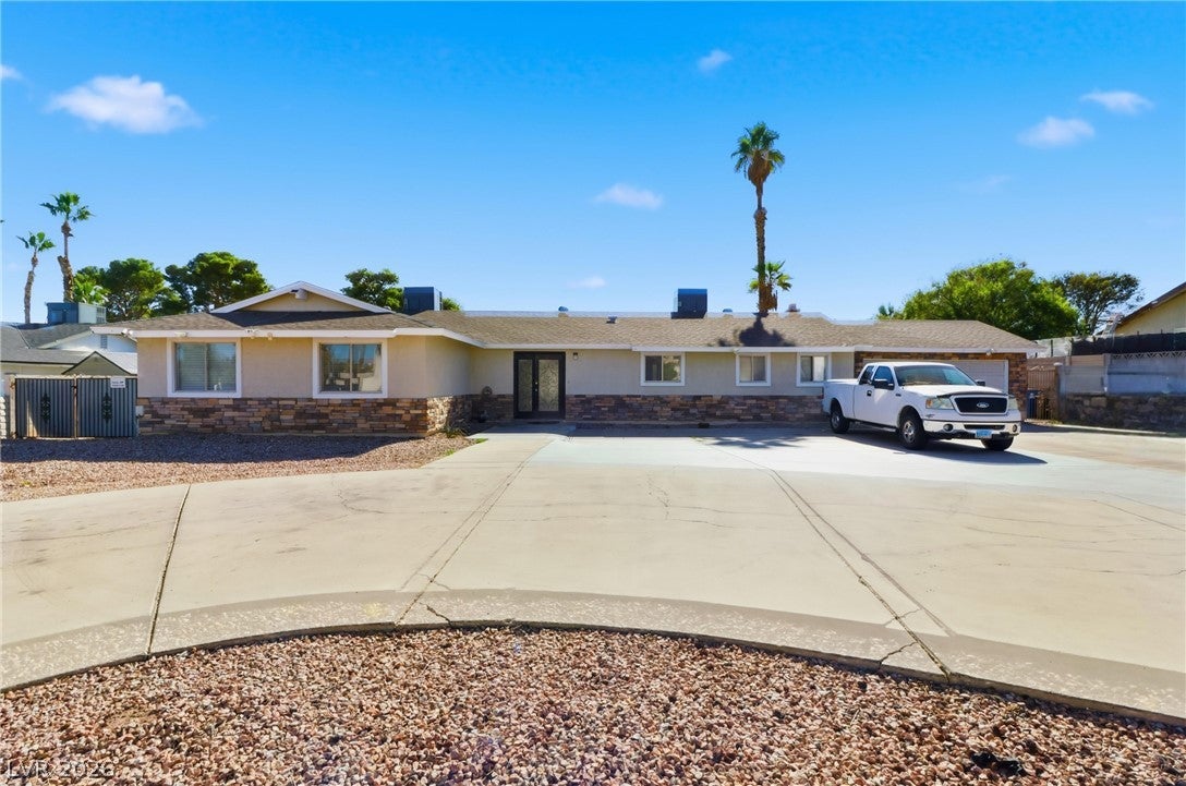 6825 W Oakey Blvd, Las Vegas, NV 89146 photo