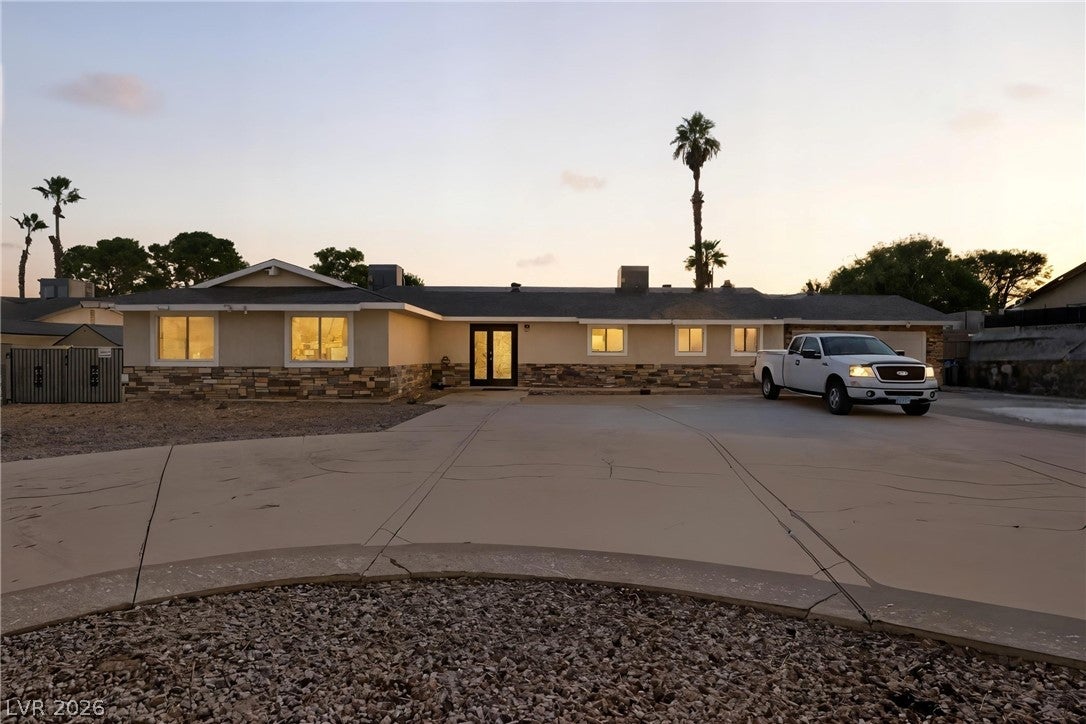 6825 W Oakey Blvd, Las Vegas, NV 89146 photo