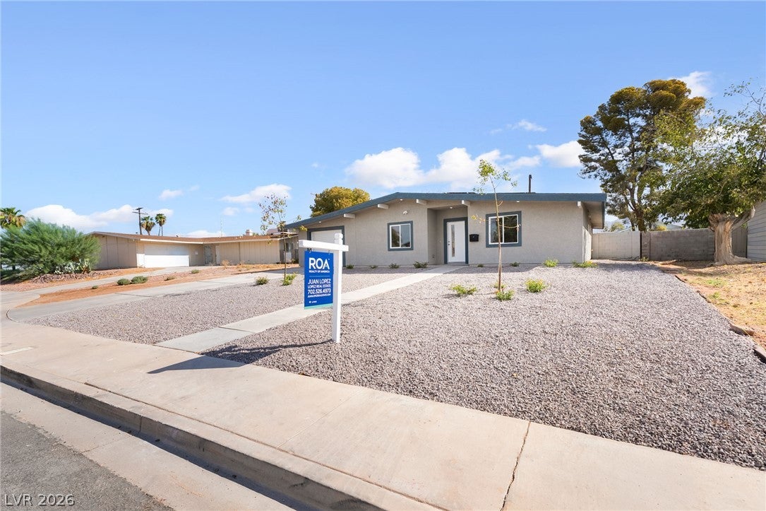 2542 Masters Cir, Las Vegas, NV 89142 photo