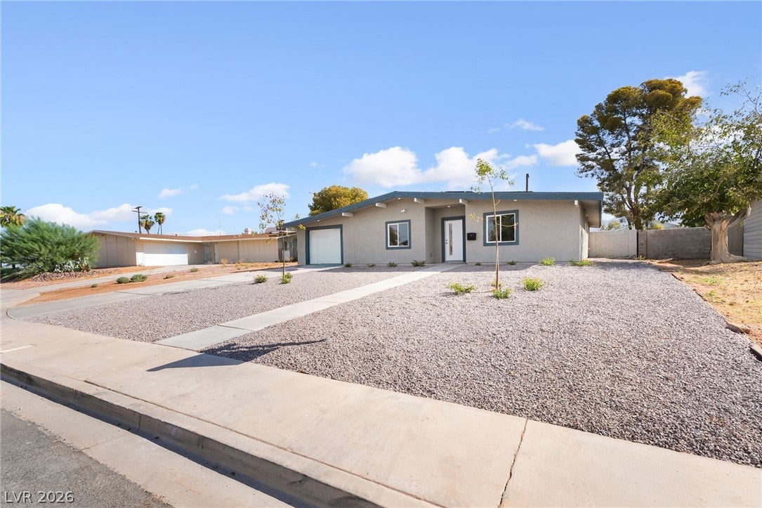 2542 Masters Cir, Las Vegas, NV 89142 photo