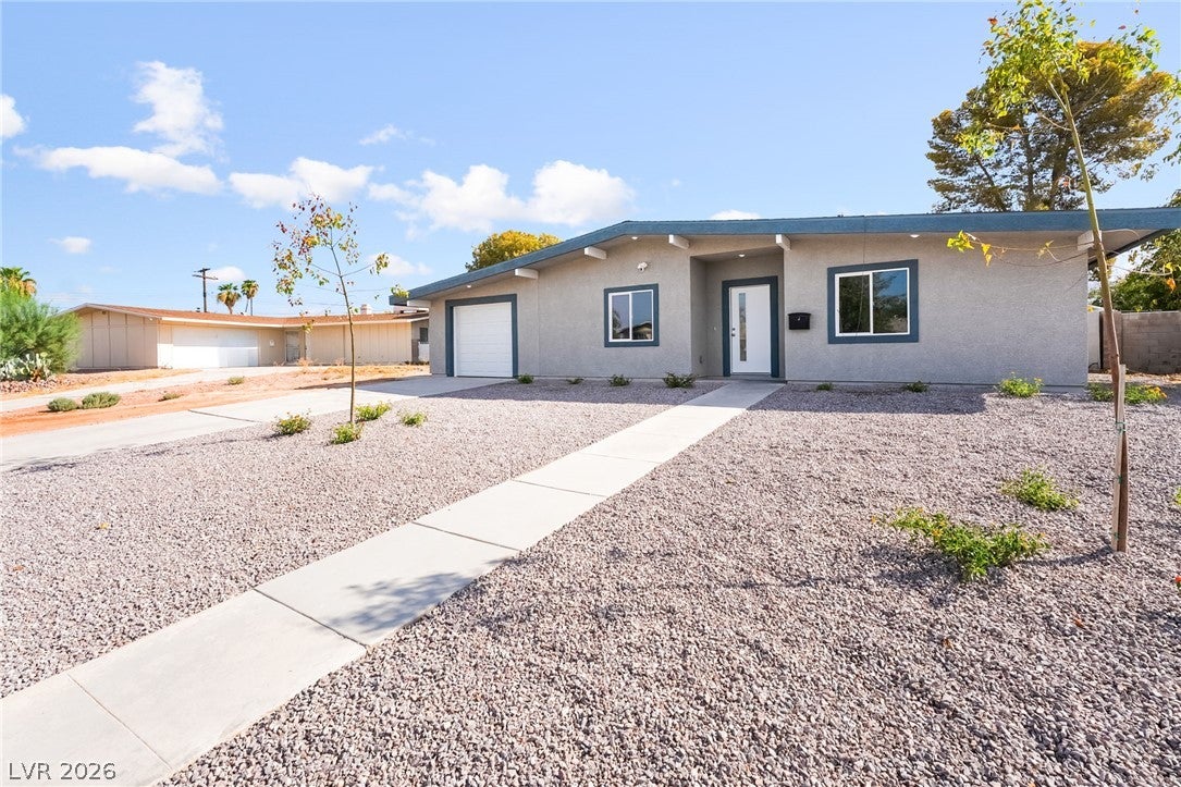 2542 Masters Cir, Las Vegas, NV 89142 photo