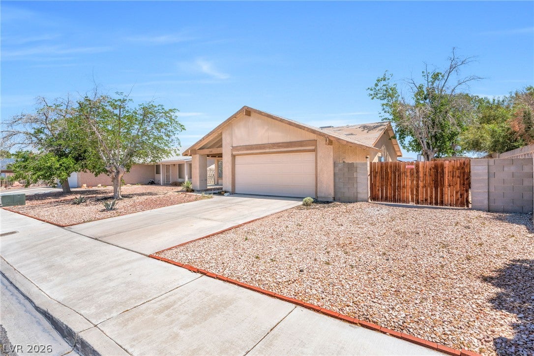 1805 Starbuck Dr, Las Vegas, NV 89108 photo