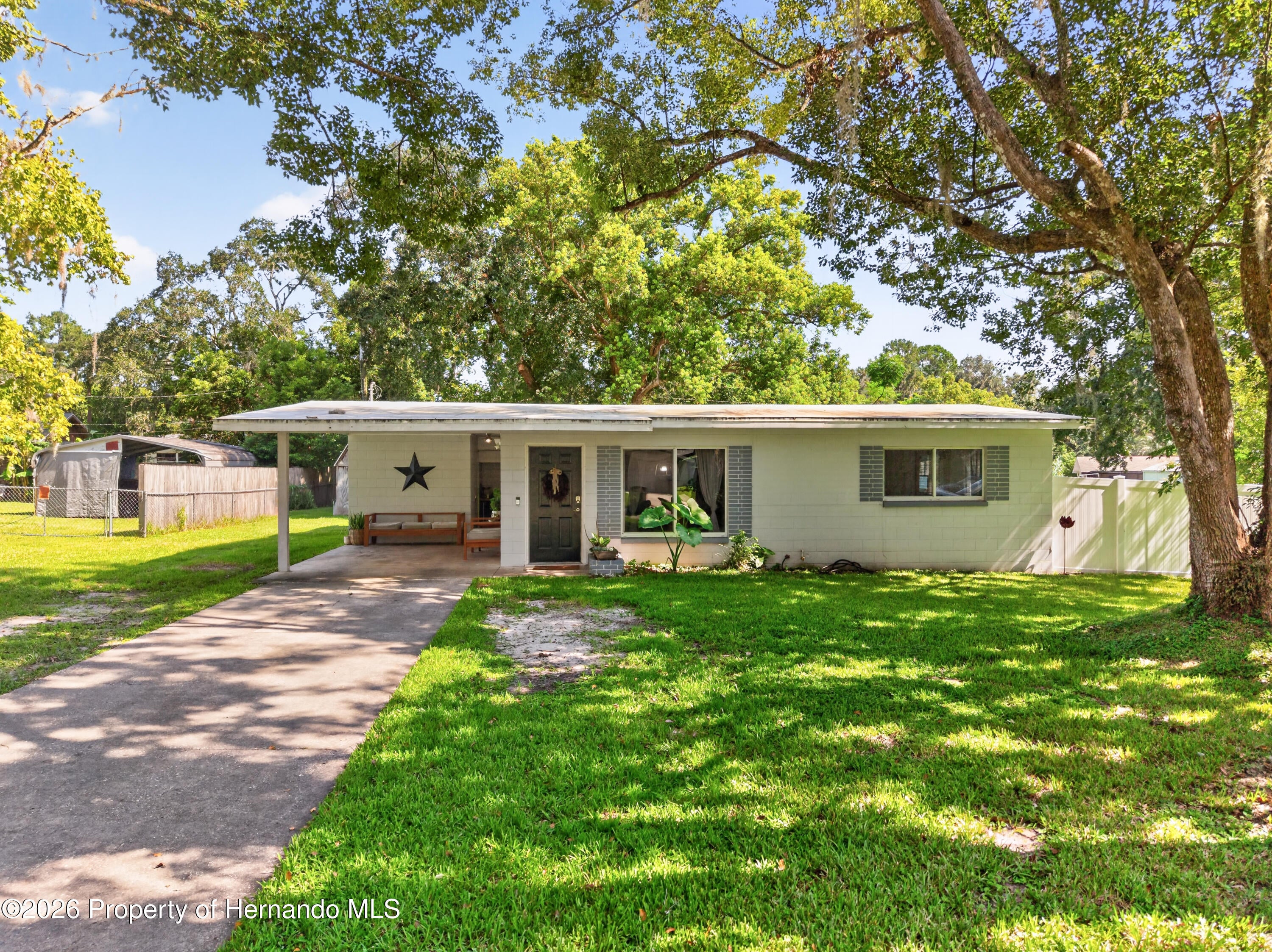 210 Peak St, Brooksville, FL 34601 photo