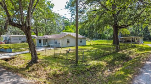 Single Family Residence in Brooksville FL 7211 Sunnyside Drive 33.jpg