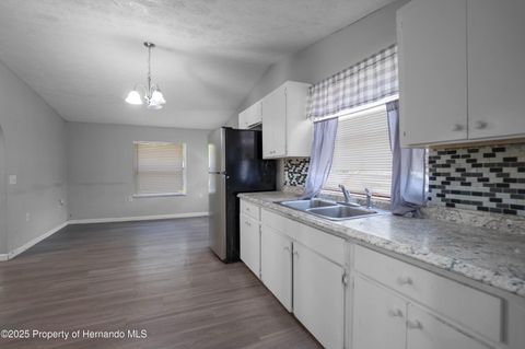 Single Family Residence in Brooksville FL 7211 Sunnyside Drive 11.jpg