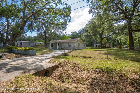 Single Family Residence in Brooksville FL 7211 Sunnyside Drive 1.jpg