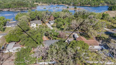 Single Family Residence in Dade City FL 4968 Lakewood Drive 2.jpg