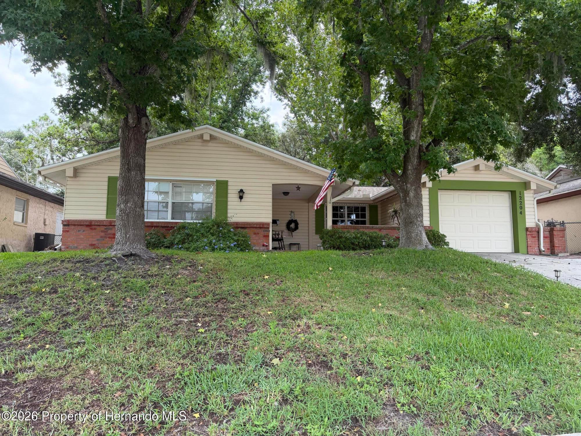 12204 Bear Creek Ln, Hudson, FL 34667 photo