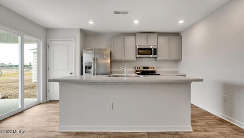 Single Family Residence in Bonaire GA 1402 Adirondac Way 3.jpg