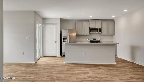 Single Family Residence in Bonaire GA 1402 Adirondac Way 6.jpg