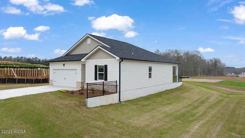 Single Family Residence in Bonaire GA 1402 Adirondac Way 1.jpg