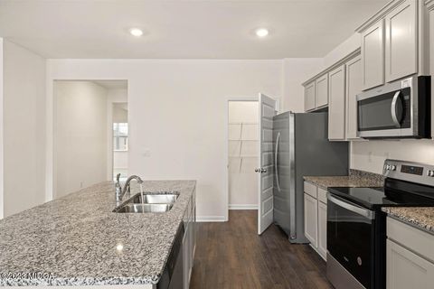 Single Family Residence in Bonaire GA 1400 Adirondac Way 32.jpg