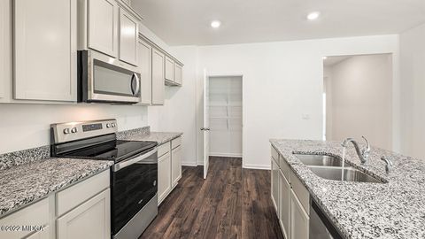 Single Family Residence in Bonaire GA 1400 Adirondac Way 5.jpg