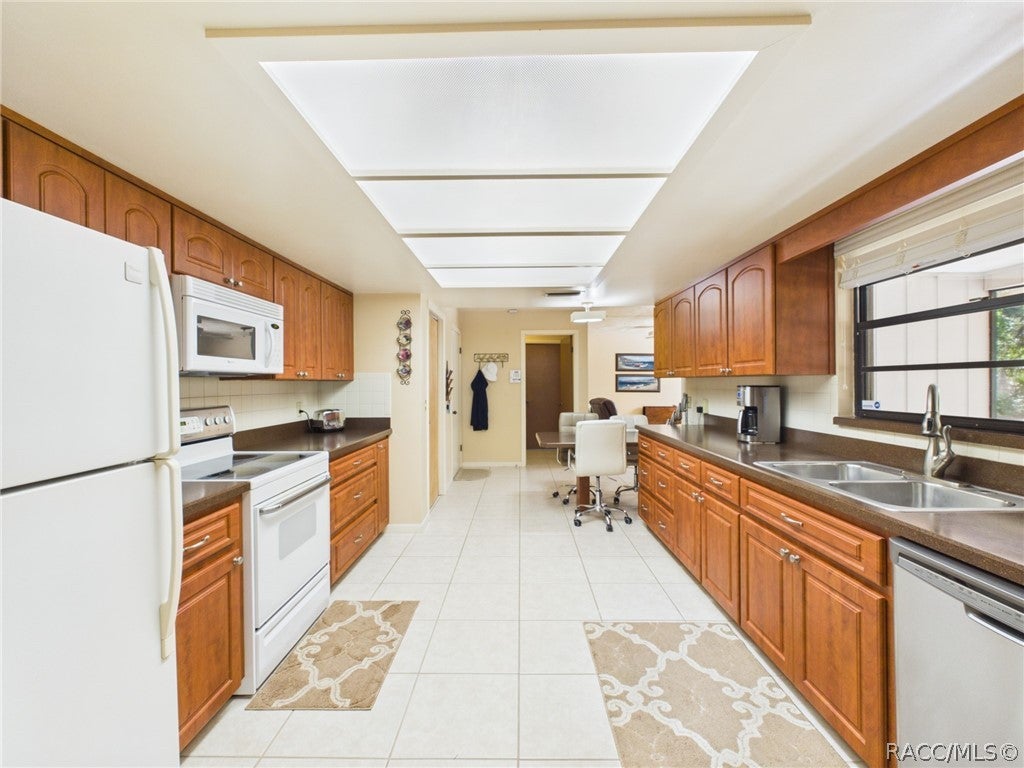 814 N Dunkenfield Ave, Crystal River, FL 34429 photo