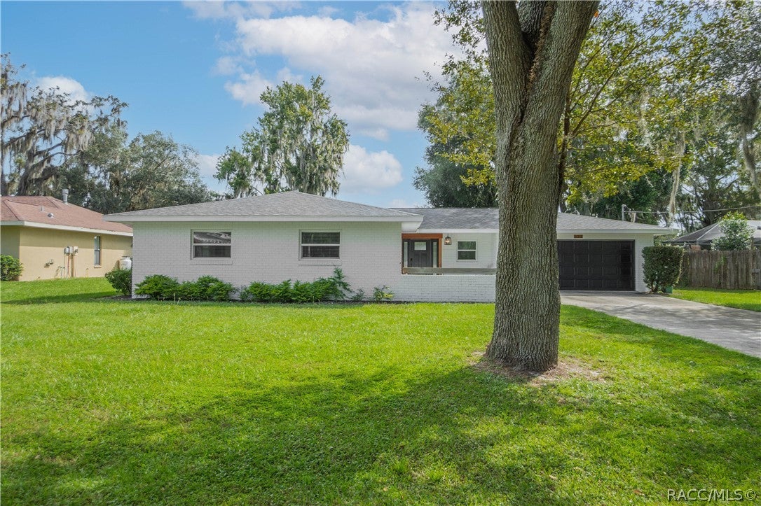 520 Lakewood Dr, Inverness, FL 34450 photo