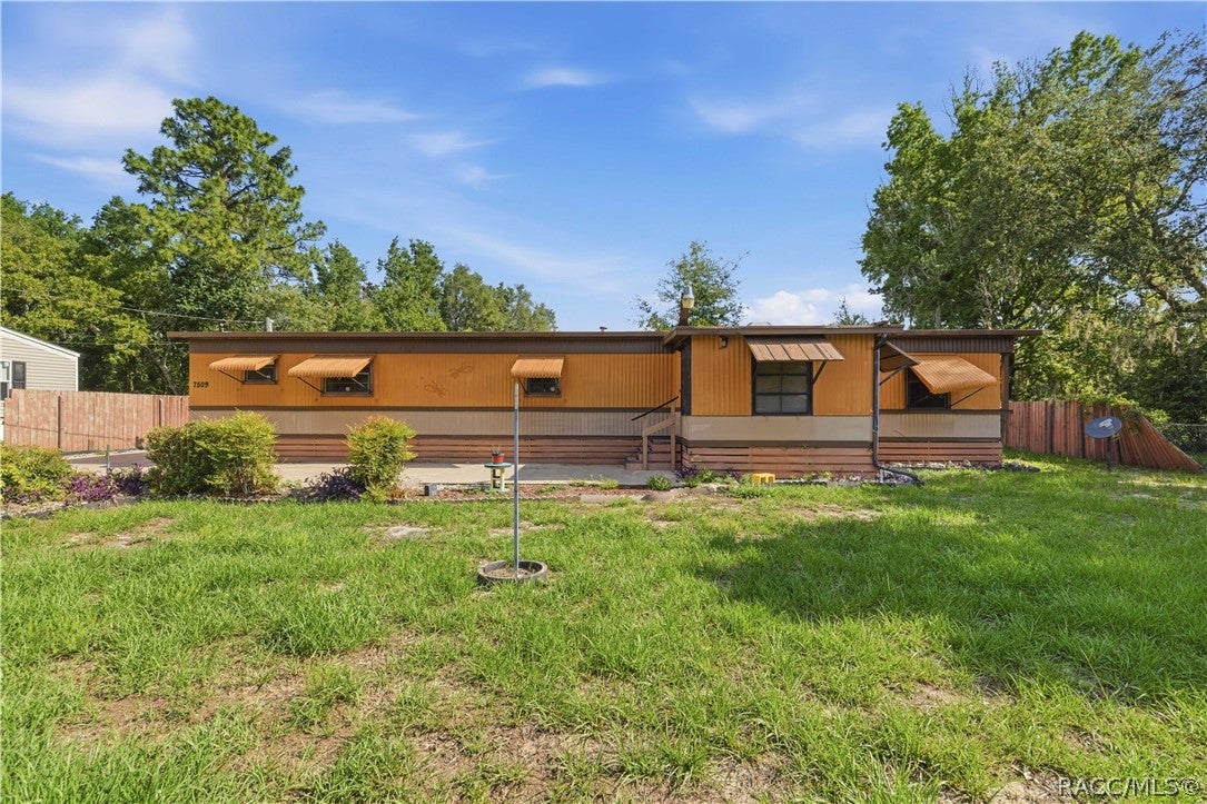 7509 W Merry Ln, Homosassa, FL 34446 photo
