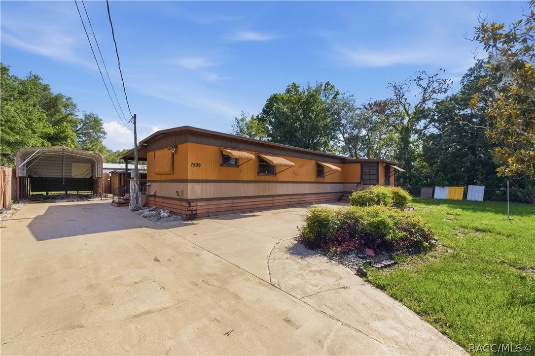 7509 Merry Ln, Homosassa, FL 34446