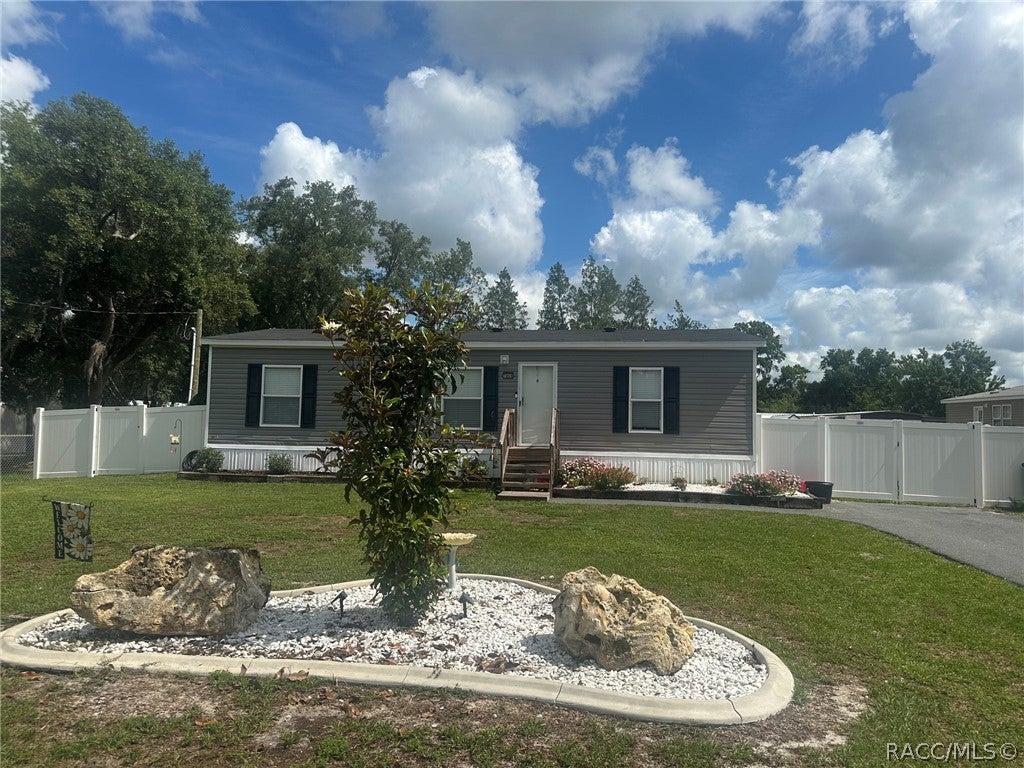 7203 Brady Ln, Homosassa, FL 34446