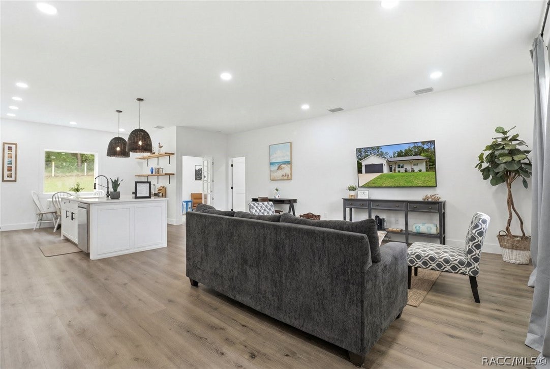 5476 W Paul Bryant Dr, Crystal River, FL 34429 photo