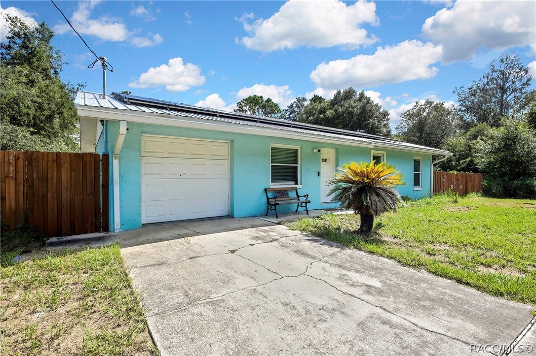 4081 N Holiday Dr, Crystal River, FL 34428 photo