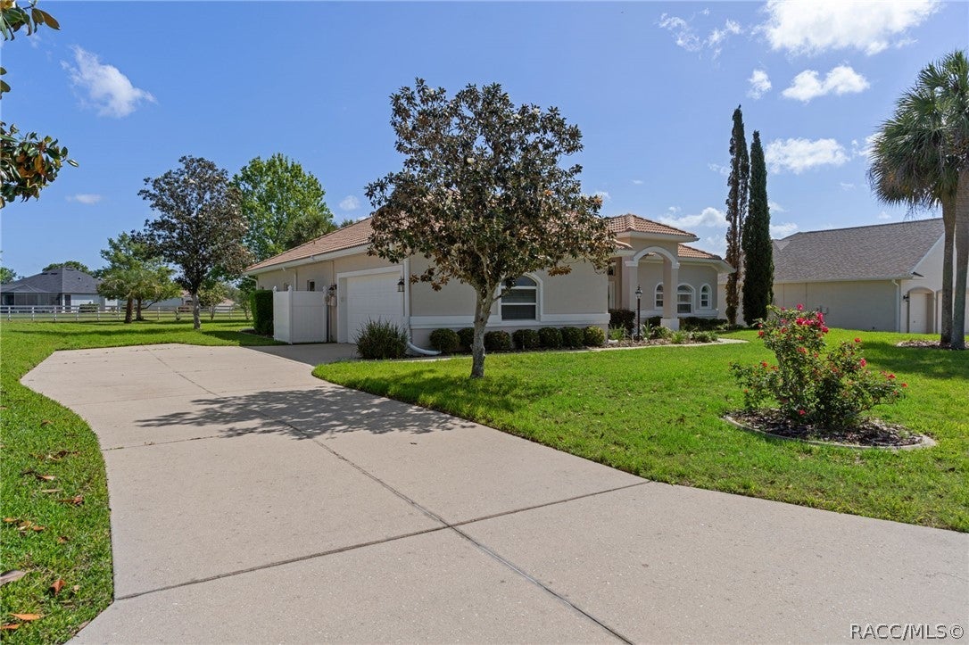 1372 E Seattle Slew Cir, Inverness, FL 34453 photo