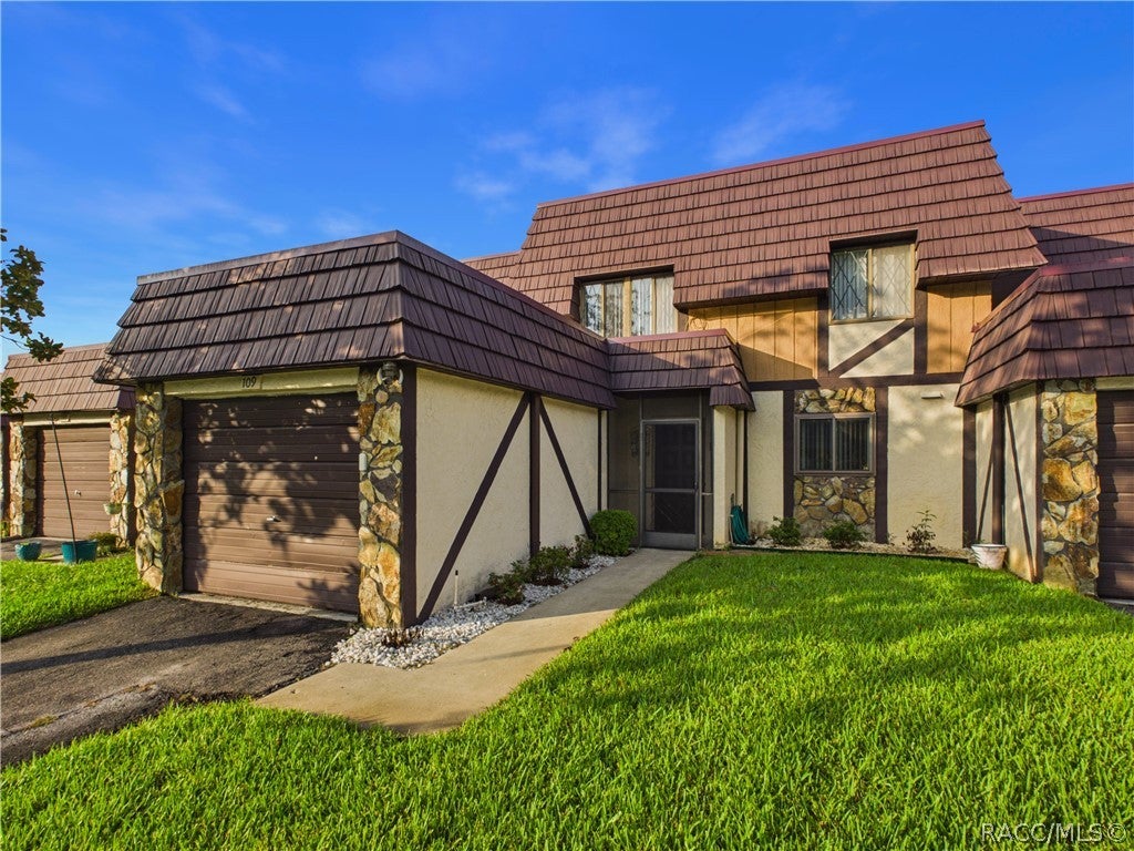 57 Douglas St, Homosassa, FL 34446