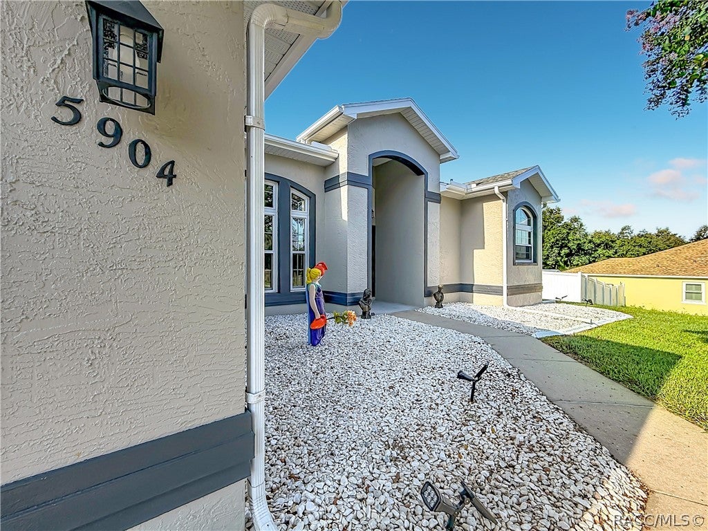 5904 W Meadowpark Ln, Crystal River, FL 34429 photo