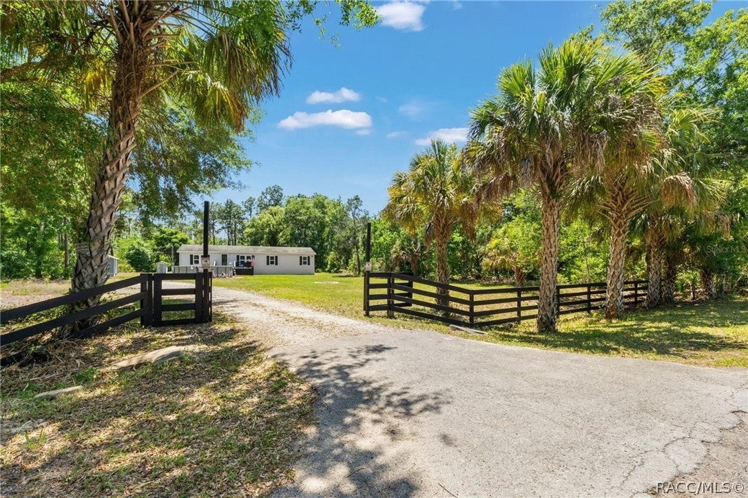 6886 Edgewood Ln, Homosassa, FL 34448