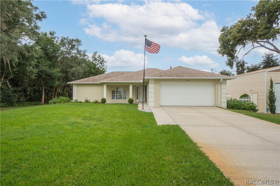 7732 E Pocono Dr, Inverness, FL 34450 photo